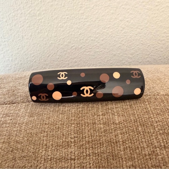 ?CHANEL Black and Tan Polka Dot Hair Clip ✨ main image 11